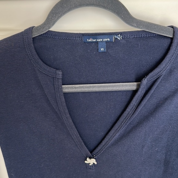 Tailor New York Navy shirt size XS with v-neck and a silver starfish. EU… - Picture 4 of 7